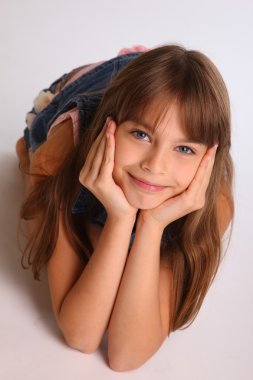 Genç model kot takım elbiseli poz