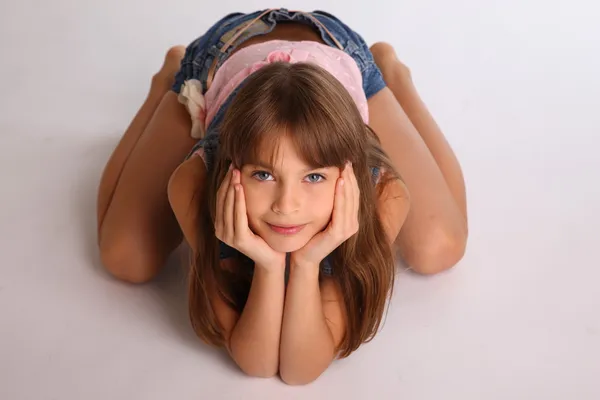 Genç model kot takım elbiseli poz