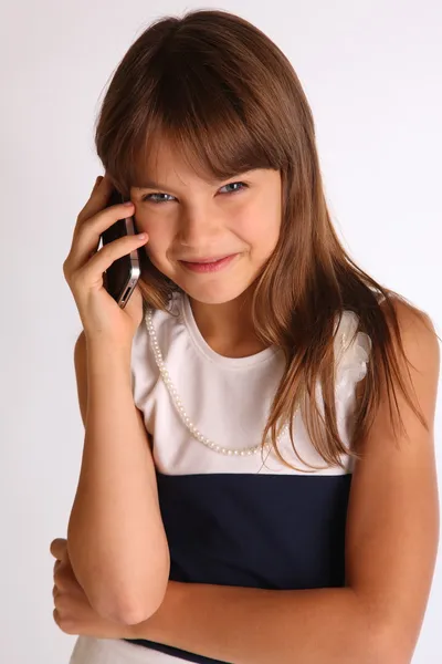 Ragazzina parla sul cellulare — Foto Stock