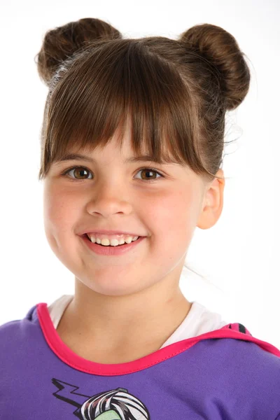 Nära porträtt av glad liten tjej — Stockfoto