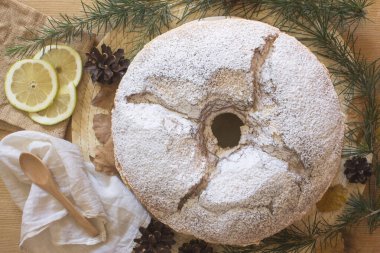 Kahvaltıda limonlu şifon kek. 