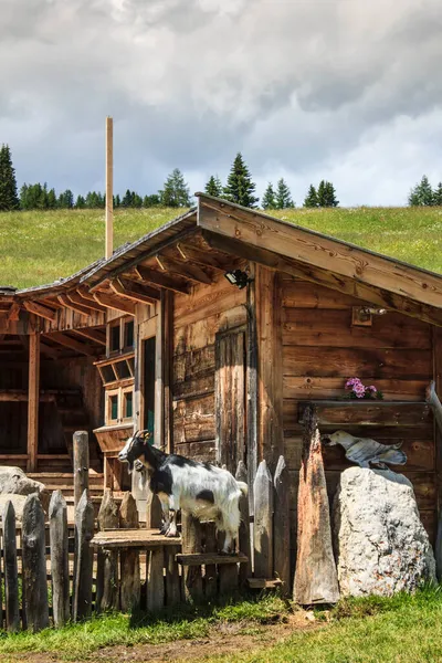  Bulutlu İtalyan dağları