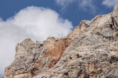 Bulutlu Dolomitlerin görüntüsü