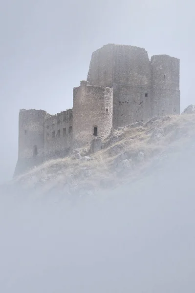 Sugerente Vista Del Castillo Rocca Calascio —  Fotos de Stock