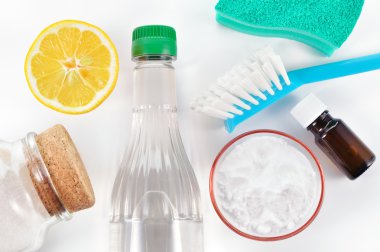 doğal temizleyici. sirke, kabartma tozu, tuz, limon