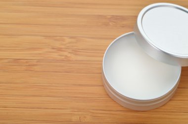 Shea yağı mükemmel Dudak kremi.