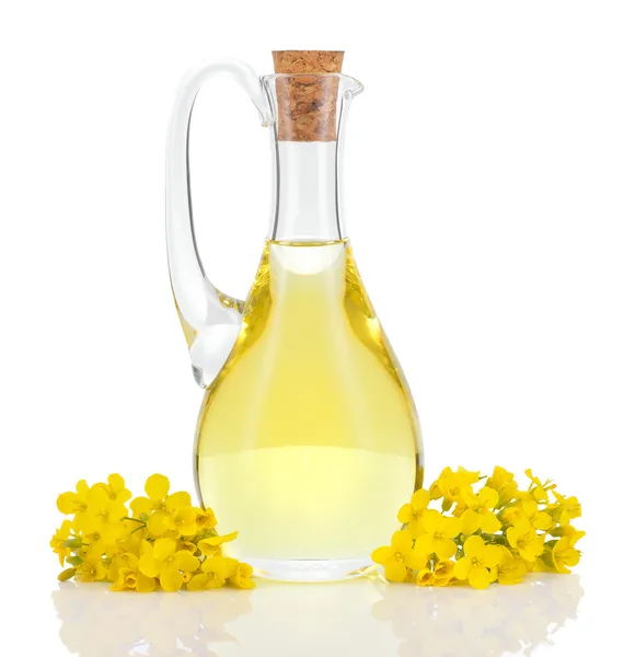 Aceite de colza y flores aisladas sobre blanco . — Foto de Stock