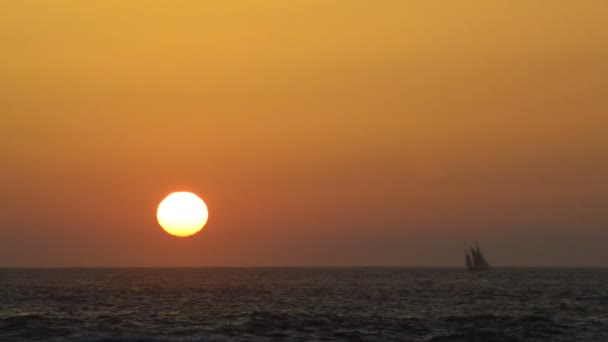 Sailboat crosses the horizon during a sunset, Lanzarote. — Stock Video