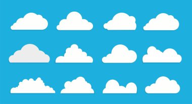 Mavi gökyüzünde gölgesiz beyaz bulutlar.