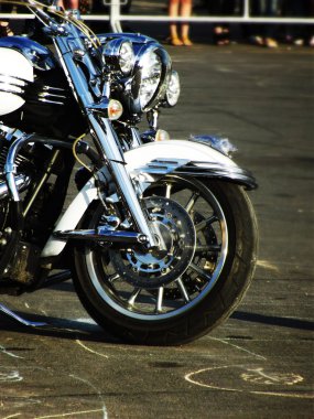 Gümüş motosiklet