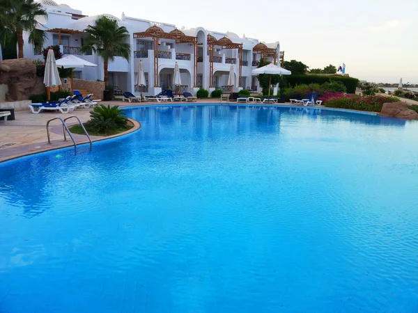 Foto piscina em férias no Egito — Fotografia de Stock