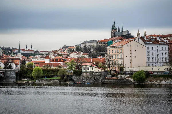 Prag'da göster