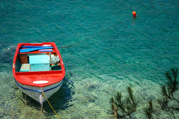 Boot in een baai — Stockfoto