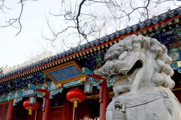 West gate van peking Universiteit, beijing, china — Stockfoto