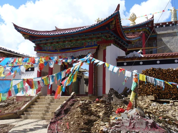 祷告旗 (藏族 darchor），香格里拉，云南中国 — 图库照片