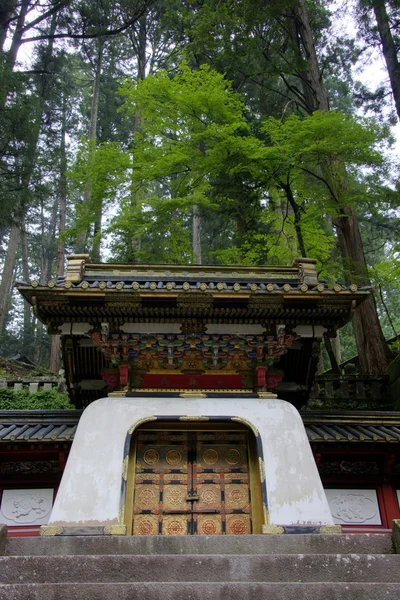 ΚΟΚΑ-ΔΕΥ πύλη Μαυσωλείο iemitsu (taiyuinbyo), nikko, Ιαπωνία. Ιερά και ναοί του nikko είναι μνημείο παγκόσμιας κληρονομιάς της UNESCO από το 1999. — Φωτογραφία Αρχείου