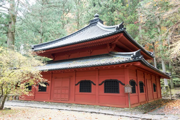 在 rinnoji temple,nikko,japan.shrines 和寺庙的日航海山做神圣大厅是教科文组织世界遗产站点自 1999 年以来 — 图库照片