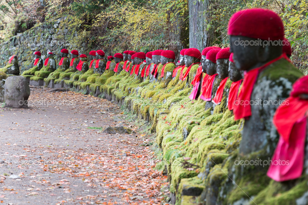 Estatua de Jizo en Kanmangafuchi, Nikko, Japón, Este grupo particular