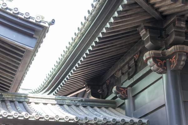 TOKIO, JAPÓN - 4 DE ABRIL DE 2014: Templo de Yushima Seido. Templo de Yushima Seido tiene su origen en el templo de Confucio en Shinobugaoka en Ueno — Foto de Stock