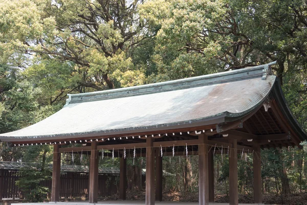 Tokyo, Japonya - 10 Nisan 2014: meiji Tapınağı (meiji jingu). Meiji Tapınağı Şinto Tapınağı Kutsal İmparator meiji ruhlarını ve karısı İmparatoriçe shoken adanmış olduğunu. — Stok fotoğraf
