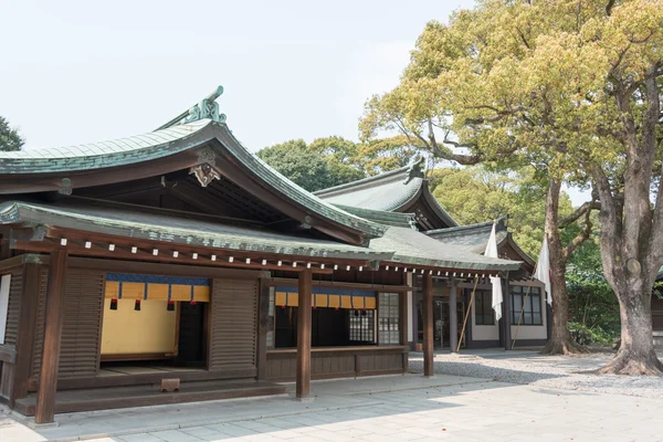 टोकियो, जपान एप्रिल 10 2014: मेजी मंदिर (मीजी जिंगू). मीजी मंदिर हे शिंटो मंदिर सम्राट मीजी आणि त्यांची पत्नी सम्राट शोकीन यांच्या दैवी आत्म्यांना समर्पित आहे . — स्टॉक फोटो, इमेज
