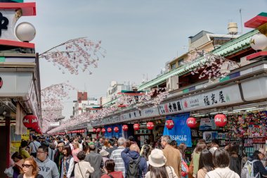 Tokyo, Japonya - 16 Nisan 2014: senso-ji Tapınağı, tokyo, japan.the senso-ji Budist tapınağı asakusa ve tüm Japonya'nın en ünlü tapınaklardan sembolü olduğunu.