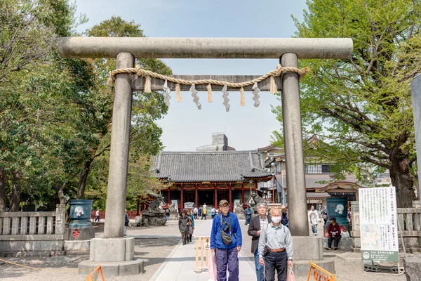 TOKYO, GIAPPONE - 16 APRILE 2014: Santuario Asakusa nel Tempio Senso-ji, Tokyo, Giappone.Il Tempio Buddista Senso-ji è il simbolo di Asakusa e uno dei templi più famosi di tutto il Giappone . — Foto Stock