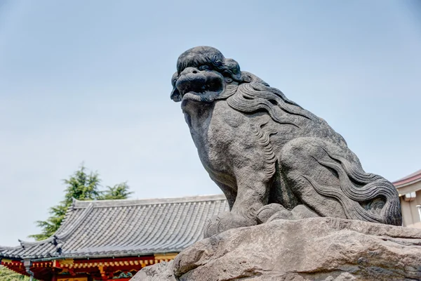 TÓQUIO, JAPÃO - 16 DE ABRIL DE 2014: Santuário de Asakusa no Templo Senso-ji, Tóquio, Japão.O Templo Budista Senso-ji é o símbolo de Asakusa e um dos templos mais famosos de todo o Japão . — Fotografia de Stock