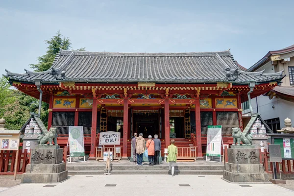 TOKYO, GIAPPONE - 16 APRILE 2014: Santuario Asakusa nel Tempio Senso-ji, Tokyo, Giappone.Il Tempio Buddista Senso-ji è il simbolo di Asakusa e uno dei templi più famosi di tutto il Giappone . — Foto Stock