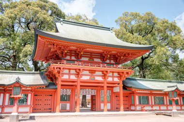 Saitama, Japonya - 14 Nisan 2014: hikawa Tapınak, saitama, Japonya. Tapınak'ın geleneklerine göre tapınak İmparator kosho döneminde 473 m.ö. yılında kuruldu.