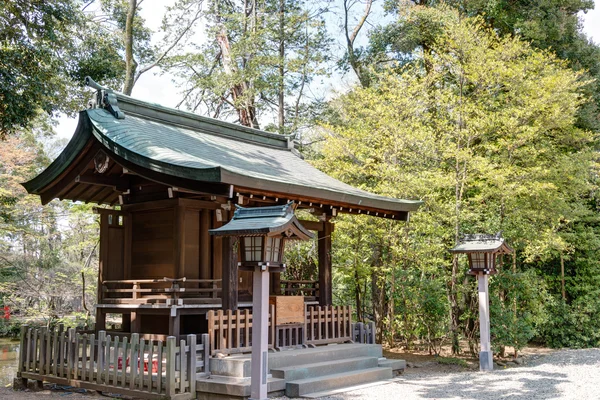 Saitama, Japonia - 14 kwietnia 2014: hikawa sanktuarium, saitama, Japonia. zgodnie z tradycją Przybytek Przybytek powstała za panowania cesarza Kōshō w pne 473. — Zdjęcie stockowe