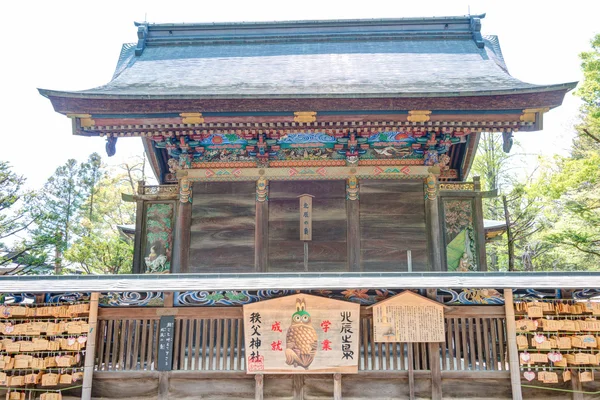 Chichibu, japan - april 26 2014: chichibu shrine, chichibu, saitama, japan. Chichibu shrine är den viktigaste helgedomen i distriktet chichibu och har varit dyrkas på av människor från antiken. — Stockfoto