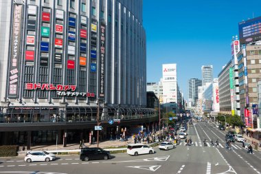 Osaka, Japonya - Ocak 03 2022 Umeda, Kita-ku, Osaka, Japonya 'daki Osaka İstasyonu yakınlarındaki Cityscape.