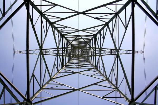 Elektriska pylon himmelsblå — Stockfoto