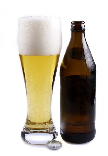 Cerveza ligera en vidrio —  Fotos de Stock