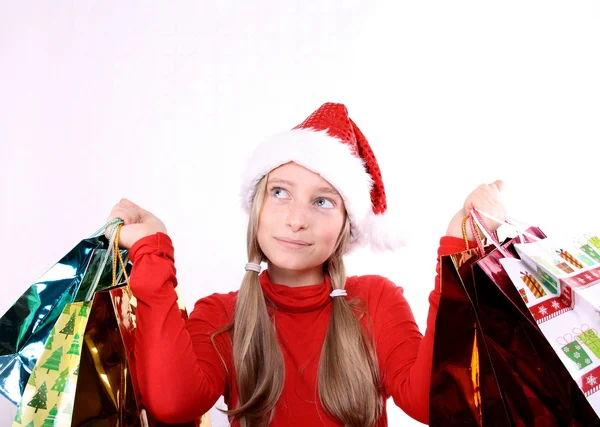 Dromen meisje als mrs. santa met shopping tassen — Stockfoto