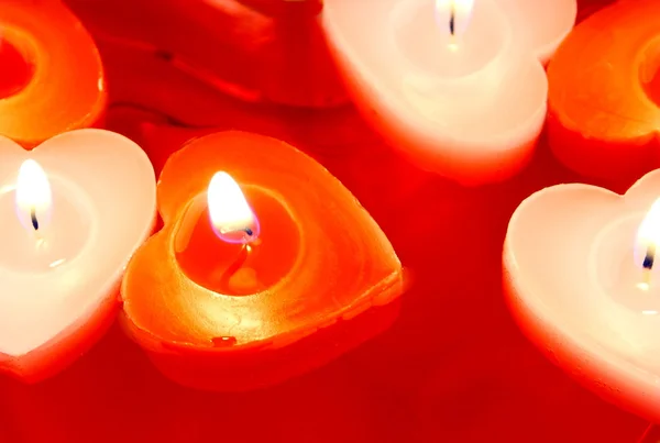 Red and white candles for Valentine's Day — Stock Photo, Image