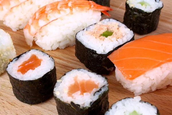 Maki sushi and Prawns Nigiri with cucumber — Stock Photo, Image