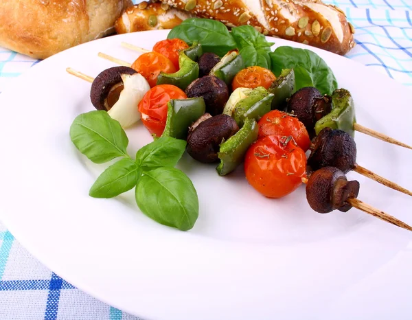 Grillezett barna gomba, paprika, Cseresznyeparadicsom, vegetáriánus — Stock Fotó
