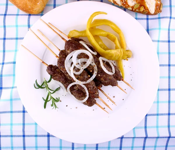 Minced meat kebab with green peppers and rosemary — Stock Photo, Image