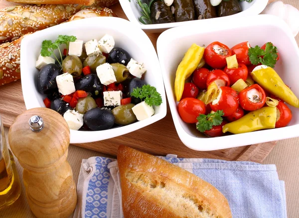 チャバタと地中海の前菜をクローズ アップ — ストック写真