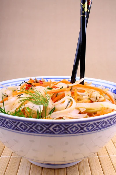Asian rice noodle with chicken meat and chopsticks — Stock Photo, Image