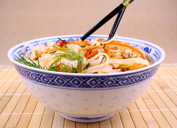 Rice noodle with chicken meat and chopsticks — Stock Photo, Image