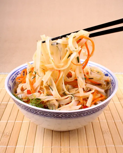 Rice noodle with chicken meat and chopsticks, top view — Stock Photo, Image