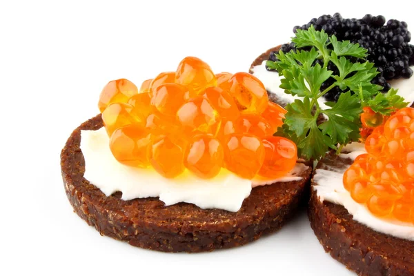 Pumpernickel bread topped with red caviar — Stock Photo, Image