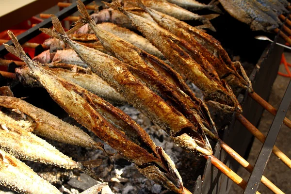 Grilled fish (Steckerlfisch) in Munich Oktoberfest — Stock Photo, Image