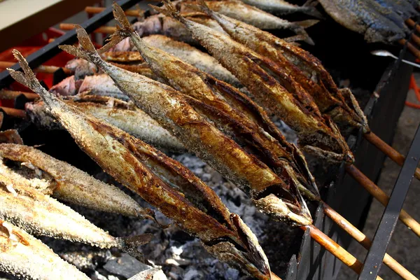 Grilled fish (Steckerlfisch) in Munich Oktoberfest — Stock Photo, Image