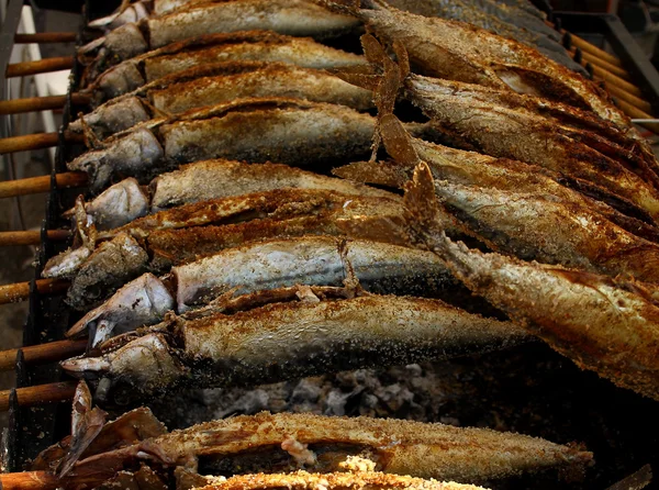 Grilled fish (Steckerlfisch) at the Munich Oktoberfest — Stock Photo, Image