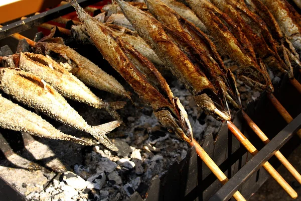 Grilled fish (Steckerlfisch) at the Munich Oktoberfest — Stock Photo, Image