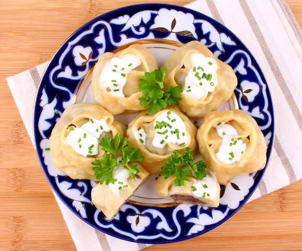 Filled mince dumplings with cream — Stock Photo, Image